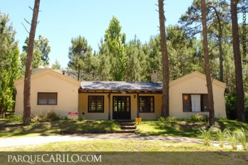 Casa en Alquiler en Carilo: Jilguero entre Magnolia y Manzano 
