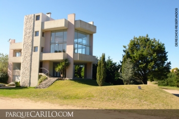 Casa en Alquiler en Carilo: Avestruz esquina Paraiso (CP 7167) <br>Argentina - Provincia de Buenos Aires - Partido de Pinamar