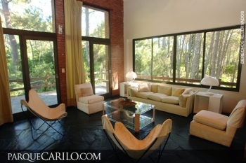 Casa en Alquiler en Carilo: Laurel entre Avestruz y Divisadero (código postal 7167)