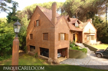 Casa en Alquiler en Caril�: Alamo entre Martineta y Chaja 