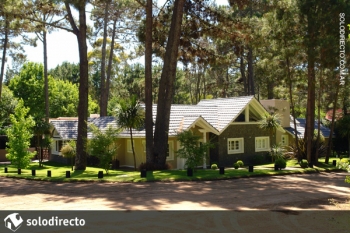 Casa en Alquiler en Caril�: Palmera esquina Garza 