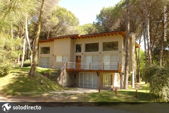Casa en Alquiler en Caril�: Araucaria entre Naranjero y Mirlo 