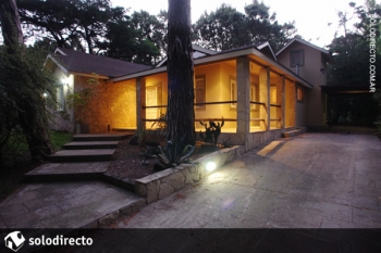 Casa en Alquiler en Carilo: Rey del Bosque entre Cerezo y Caoba