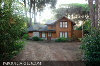 Casa en Alquiler en Carilo: Urraca entre Caoba y Araucaria (código postal 7167)