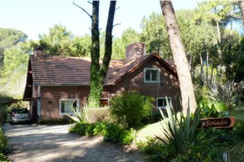 Casa en Alquiler en Caril�: Reyezuelo entre Caoba y Araucaria 