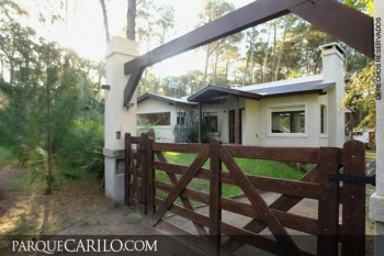 Casa en Venta en Caril�: Calden entre Uruta� y Av. Constancia 