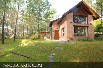 Casa en Alquiler en Carilo: Tuc�n entre Gomero y Haya 