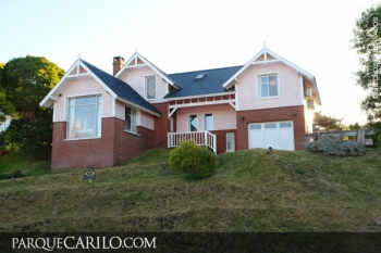 Casa en Alquiler en Carilo: Avutarda entre Lambertiana y Lapacho 