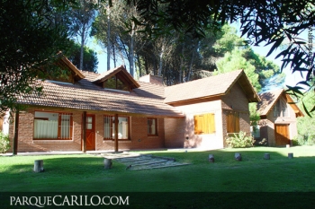 Casa en Alquiler en Carilo: Mirlo esquina y Araucaria  
