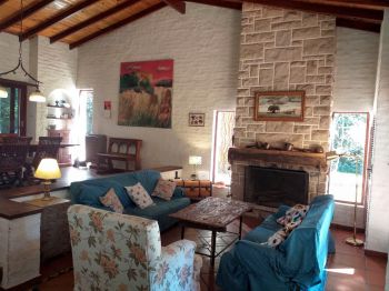 Casa en Alquiler en Carilo: Rey del Bosque entre Cerezo y Caoba (código postal 7167)