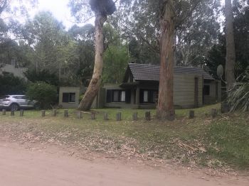 Casa en Alquiler en Carilo: Paraíso 1073 entre Jilguero y Oriol – (7167) Carilo