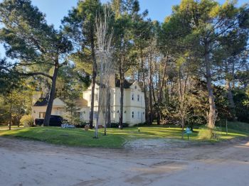Casa en Alquiler en Carilo: avutarda y lapacho